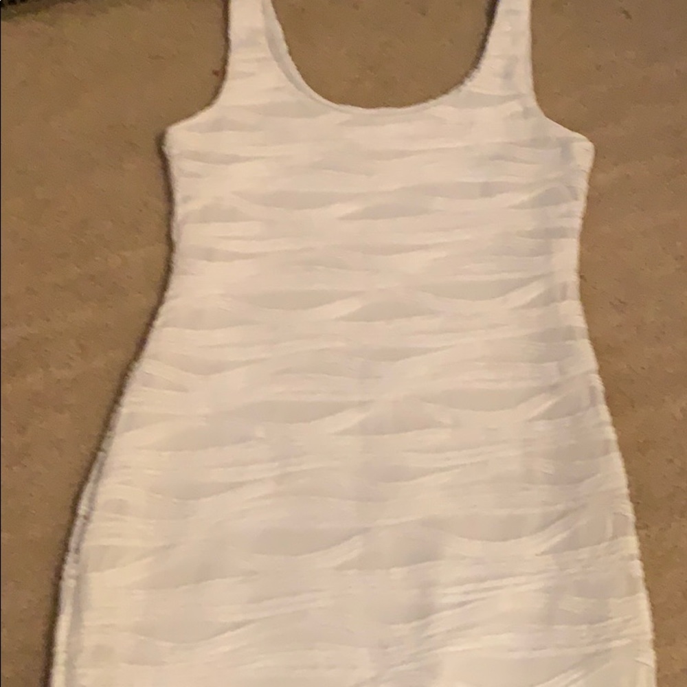White shape-fitting dress